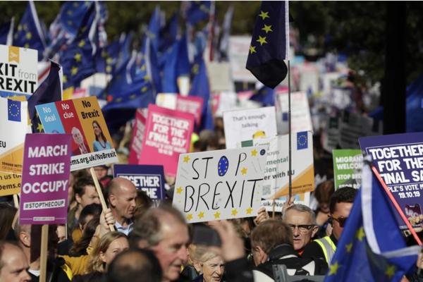HOĆEMO NOVI REFERENDUM, NEĆEMO IZ EU! Protivnici Bregzita preplavili London (FOTO)