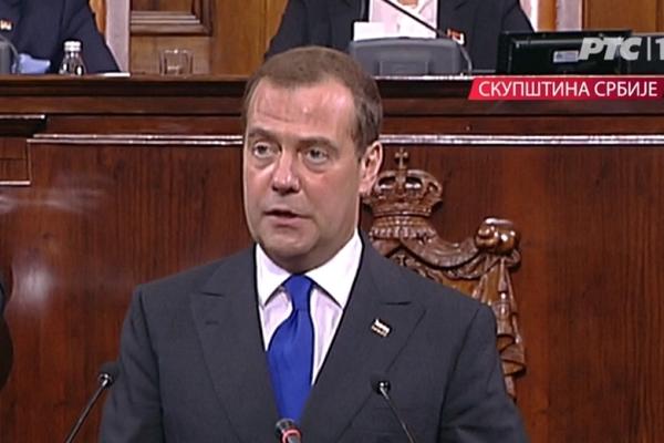 Medvedev: Poštovati Rezoluciju SB UN 1244 i naći mirno rešenje kosovskog problema