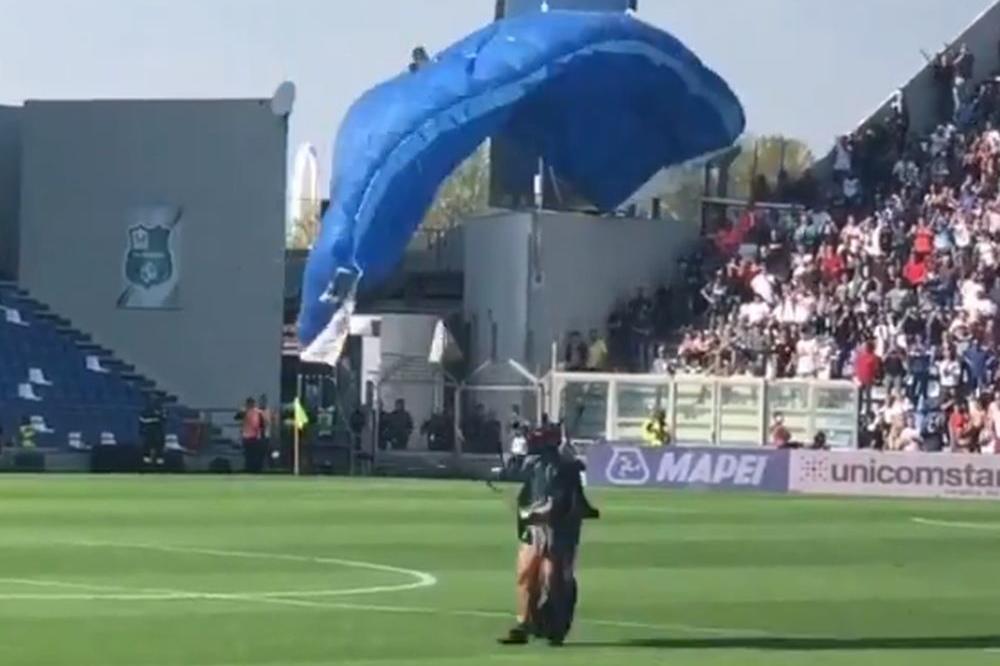 NEVIĐENA SCENA NA LUDOM MEČU SERIJE A: Ovo nikada niste videli - neočekivani gost prekinuo utakmicu!