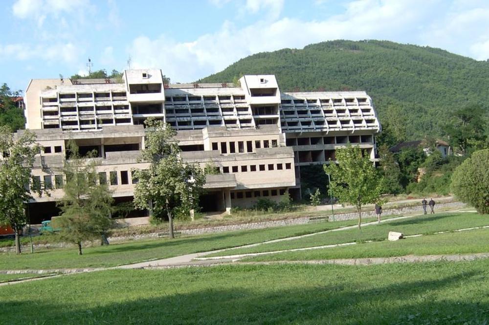 SKADAR NA BANJŠTICI! Legendarni hotel u Vranjskoj Banji koji nikad nije sazidan, prodat da bi bio ODMAH SRUŠEN!