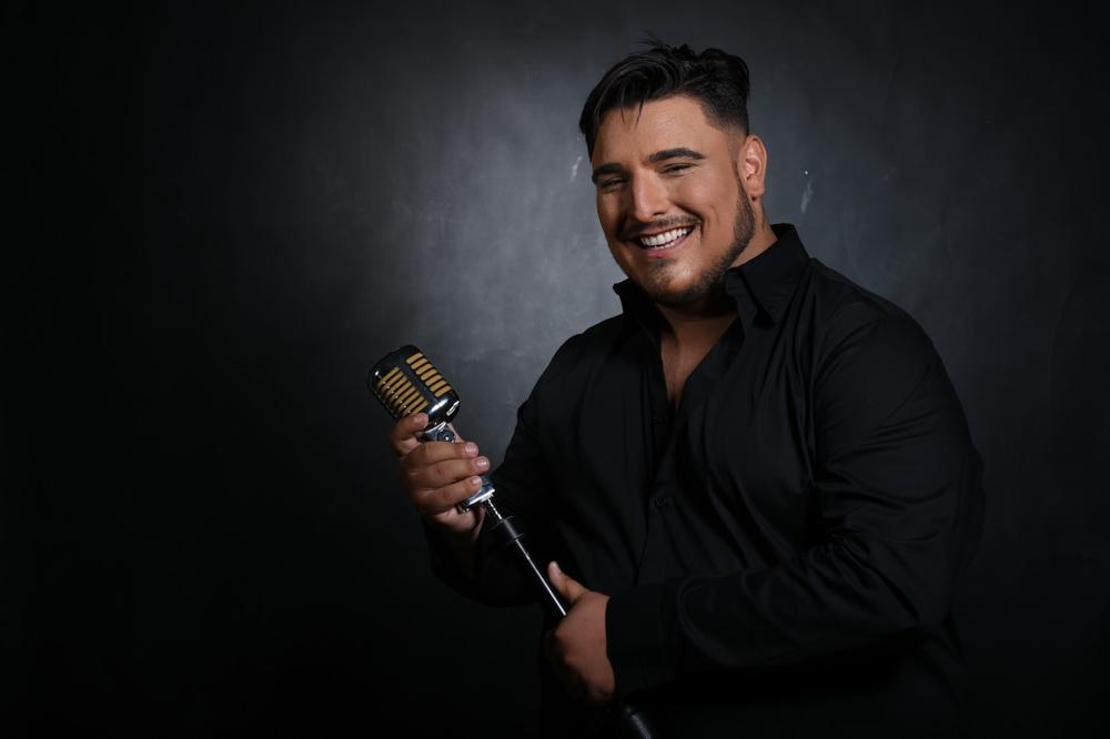 DARKO LAZIĆ SLAVI JUBILEJ SA DVE ŽENE: Obe srećne i zadovoljne, ali prvu pesmu na koncertu posvetio je ipak NJOJ!