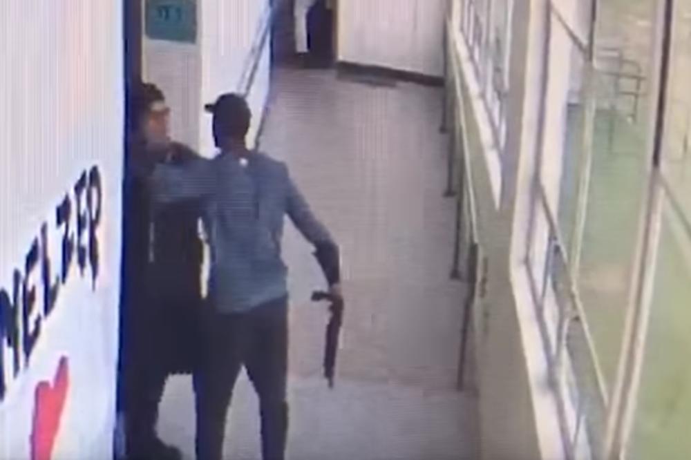 UČENIK DOŠAO U ŠKOLU SA SAČMARICOM, HTEO DA SE RAZNESE PRED SVIMA: Trener ga je u tome sprečio na DIRLJIV NAČIN!