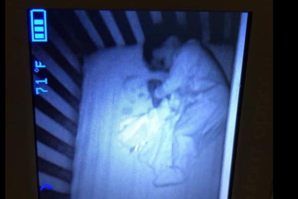 MARICA PROVERAVALA DA LI JOJ SIN SPAVA, PORED NJEGA UGLEDALA DUHA! Dva dana kasnije, otkrila je PRAVU ISTINU (FOTO)