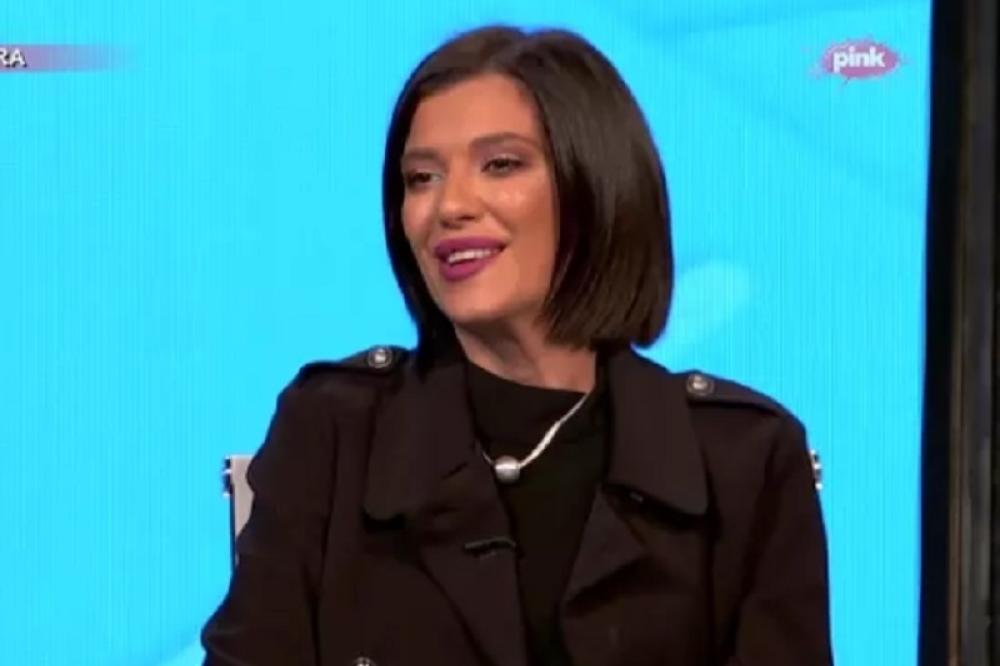 KIJA NE MOŽE OČIMA DA VIDI NAŠU POPULARNU PEVAČICU: Zaratila sa svakom koja dobro peva i izgleda, a sve ZBOG SLOBE!