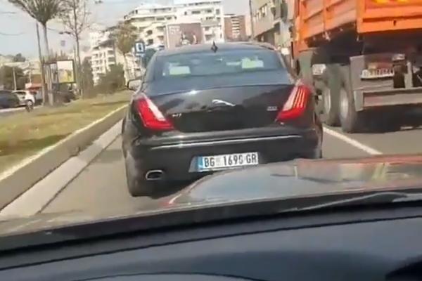 BAHATI VOZAČ SA ZVEZDARE PROLEĆE KROZ CRVENO: Uleće u kontra smer, ali tu nije kraj! (VIDEO)