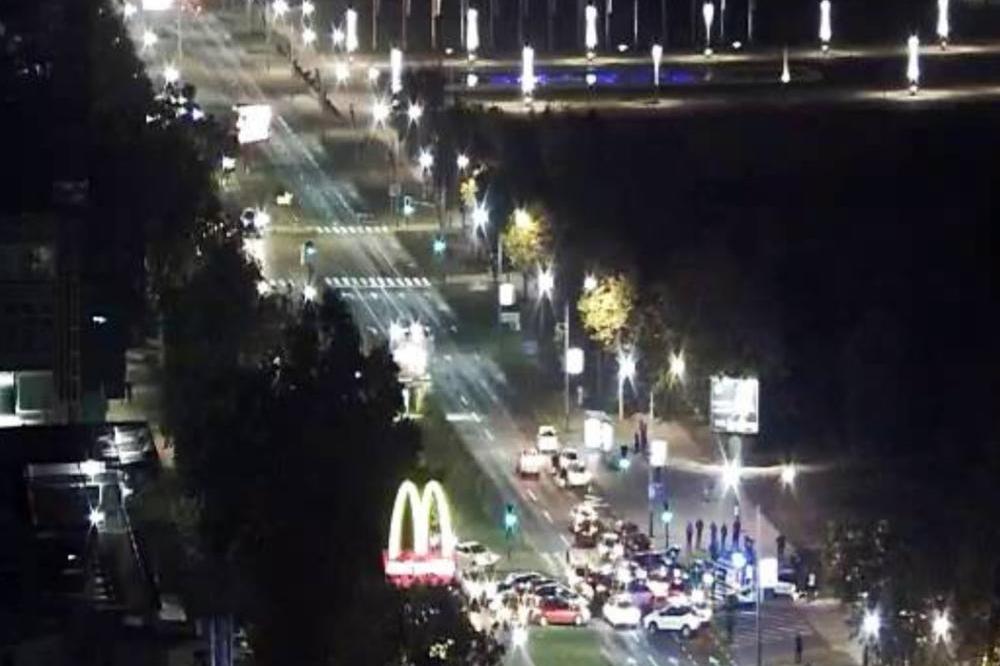 ZAVRŠENA DRAMA KOD UŠĆA, ULICE U BEOGRADU PONOVO PROHODNE: Razišli se članovi udruženja CarGo koji su protestovali