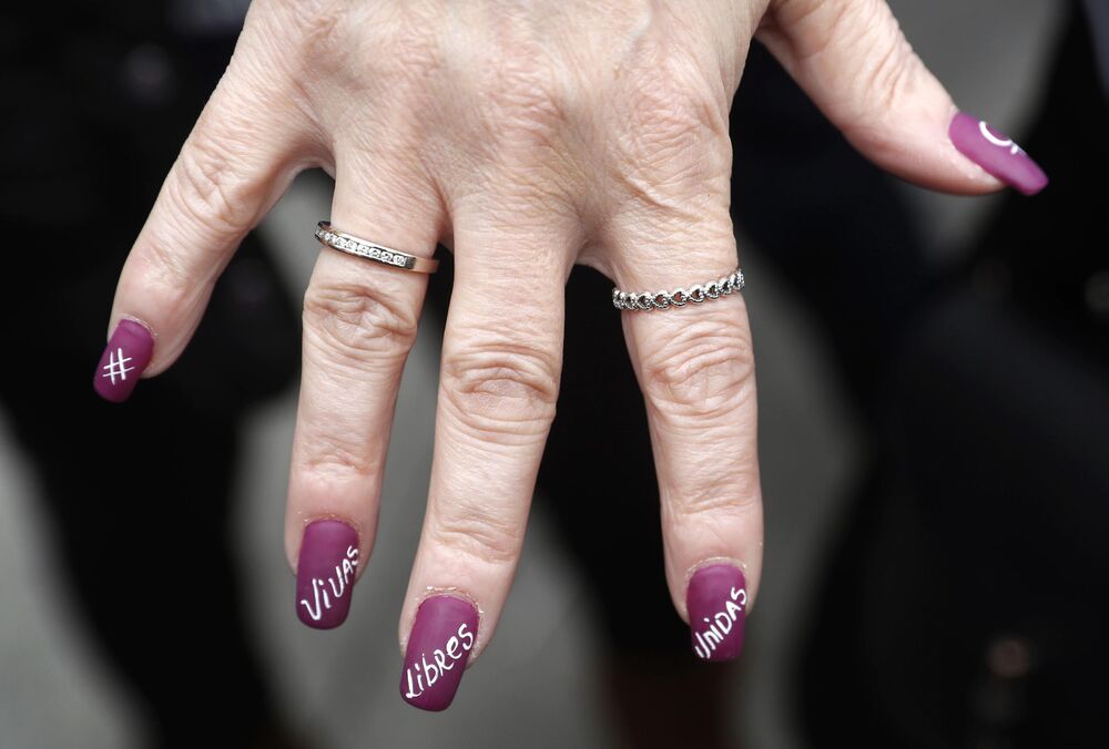 Nokti, Manikir, Lak za nokte