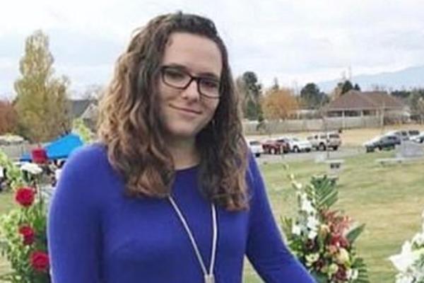 REŠILA DA NAPIŠE MIŠLJENJE O HALJINI KOJU JE KUPILA, ALI SU SVI GLEDALI IZA NJE: Zbog OVOGA sad misle da je BOLESNA