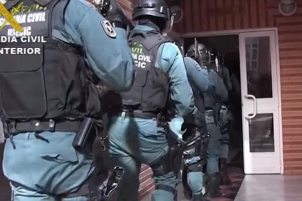 ALBANCI OTIMALI I KRALI OD IGRAČA REALA I ATLETIKA: Snimak hapšenja - ovo su sve ukrali od zvezda svetskog fudbala!