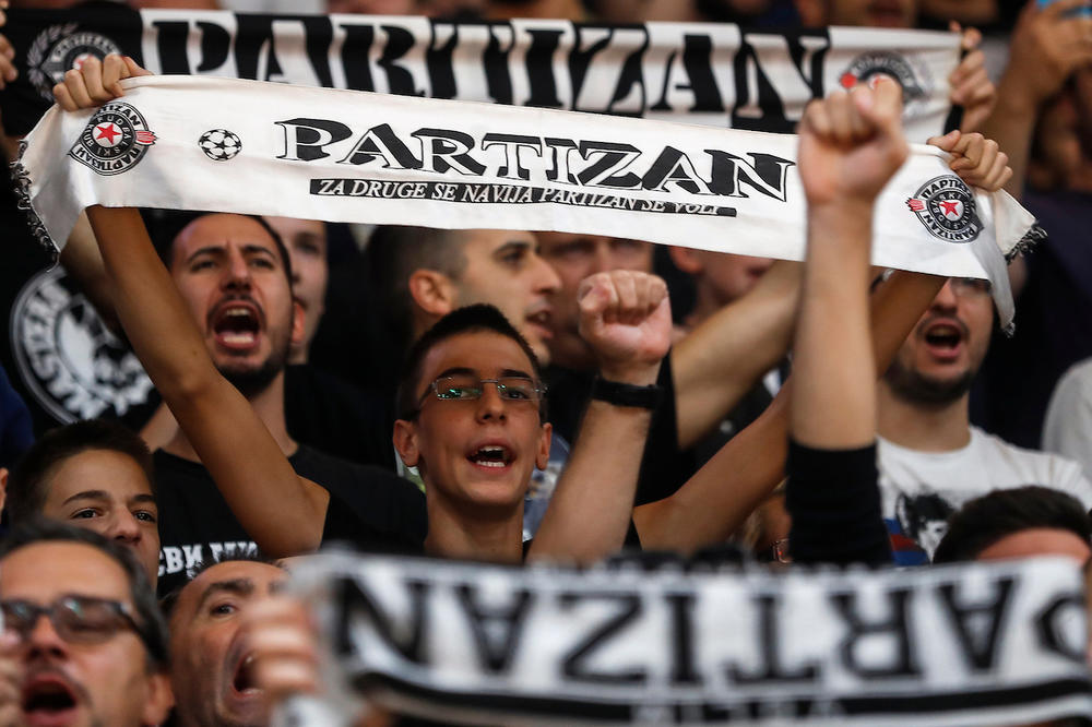 RAT MEĐU FRAKCIJAMA GROBARA SE NASTAVLJA: Simpatizeri jasno stavili do znanja na čijoj su strani u ovom sukobu!