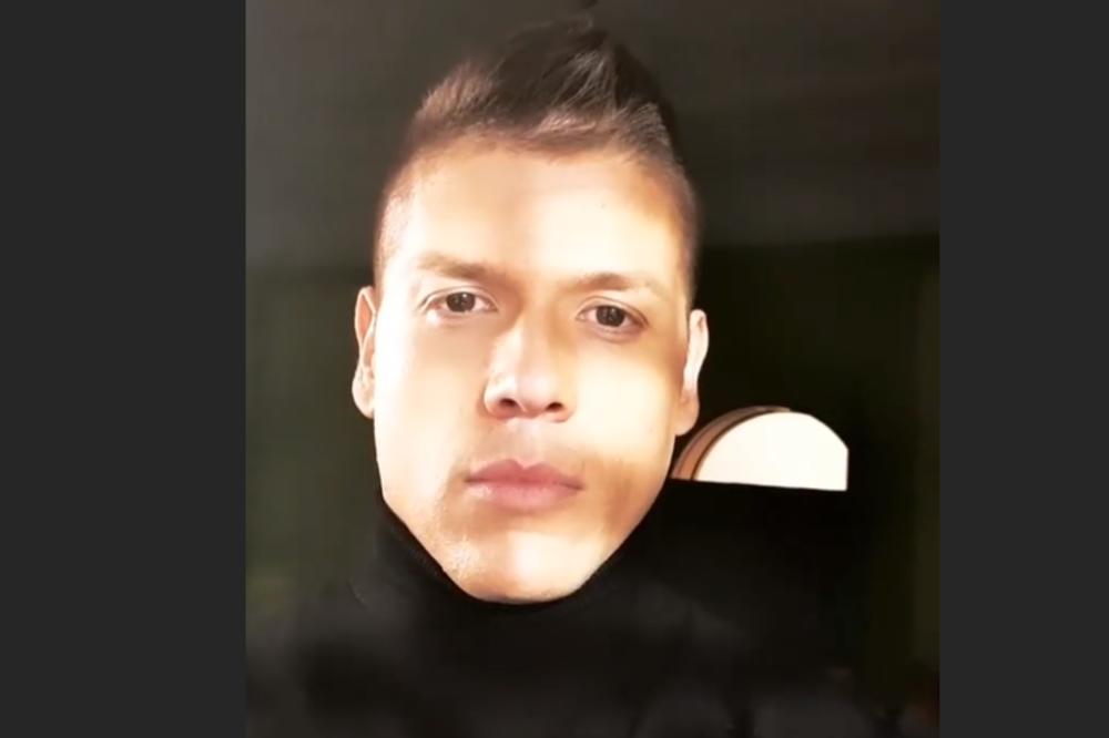 SLOBA NA SNIMANJU SPOTA ZABORAVIO NA KAMERE! Novinari videli njegove poruke! ZOVE GA MAČAK