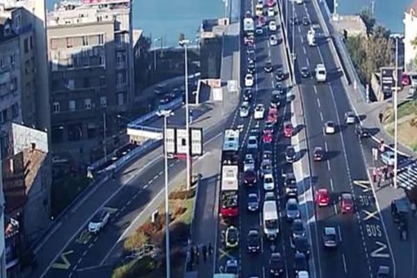 LEPO JUTRO, A SVE SE POREMETILO! Od Medakovića do Mostara ljudi jutros putovali 45 minuta, OVDE JE BIO HAOS