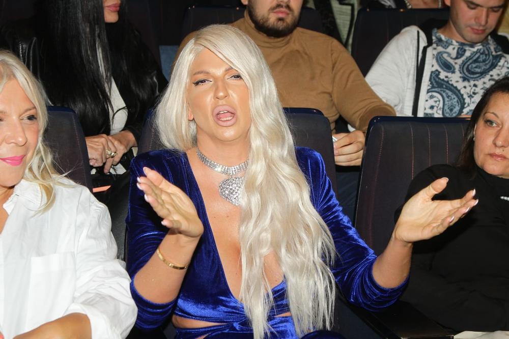 JELENA KARLEUŠA PRIZNALA DA JE ZALJUBLJENA! Progovorila i o Vranješu i ŠOKIRALA SVE