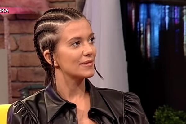 MOJE GOSTOVANJE I MOJA KOSA JE NA ISTOM NIVOU: Kija progovorila o politici, a ono što je rekla će RAZBESNETI mnoge!