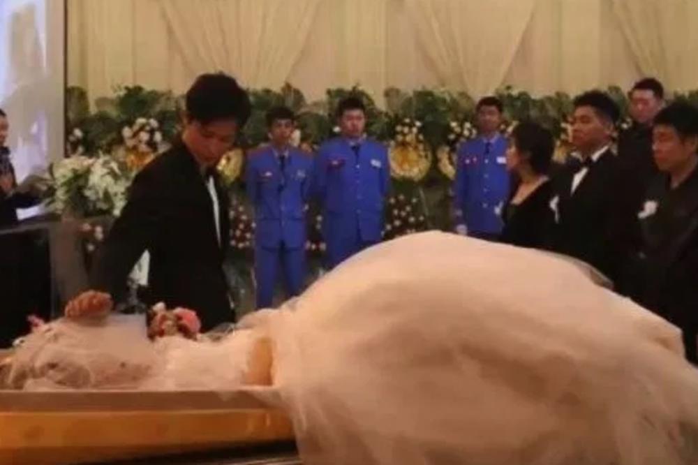 OŽENIO SVOJU MRTVU DEVOJKU! Mladić organizovao MORBIDNU CEREMONIJU, ali priča iza toga je BOLNA