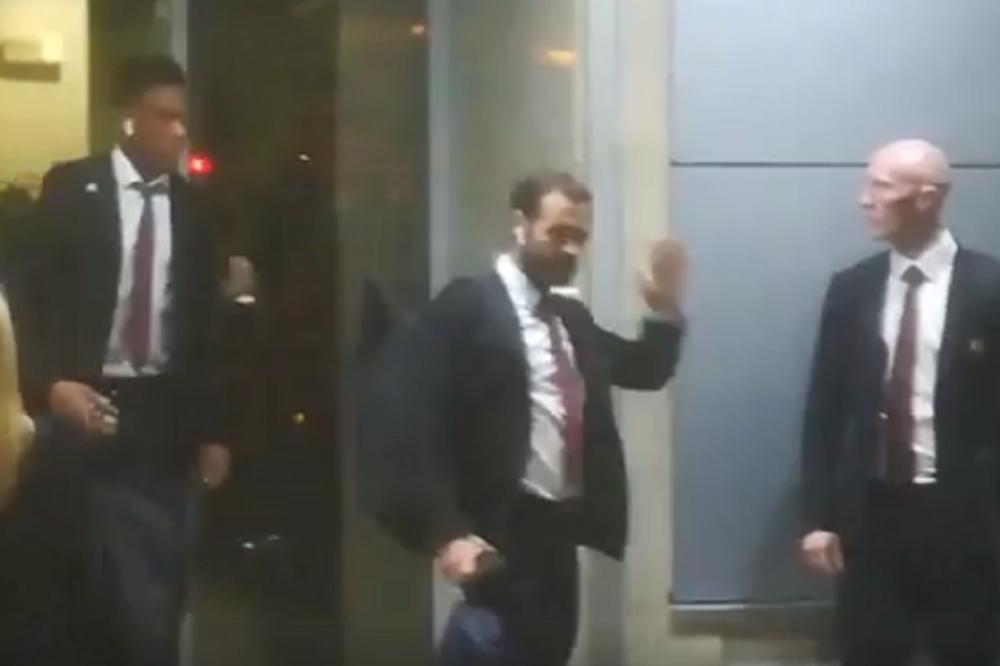 FUDBALERI MANČESTERA STIGLI U BEOGRAD: Huan Mata mahnuo Srbima, a tu je i Vudvord! Svi se pitaju gde je Ferguson!