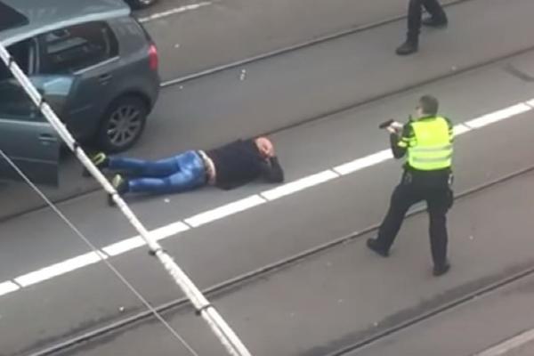 URLIKAO JE KAO LUD! Pojavio se SNIMAK hapšenja UBICE u Amsterdamu! (VIDEO)