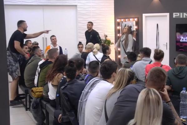 MAJA MARINKOVIĆ IZUSTILA SAMO: FUJ! Zadrugar ISCEDIO IZ SEBE nešto NEČUVENO u šampon za kosu!