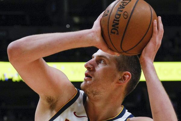 IZGLEDA DA SAMO TEŠKE ŠUTEVE MOGU DA UBACIM: Jokić otkrio tajnu fenomenalnog pogotka protiv Minesote!