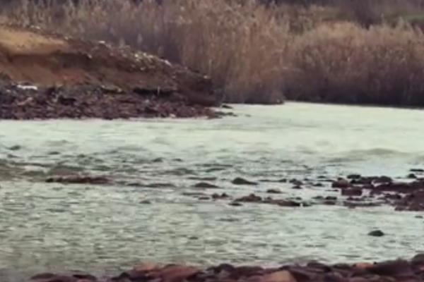 NAJZAGAĐENIJA REKA NALAZI SE U SRBIJI: Kanalizacija, otpad i štroka, prizori su zaista jezivi! (VIDEO)