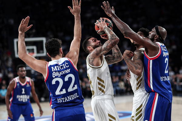 VASA I EFES LUPILI ŠAMAR KRALJEVIĆIMA: Radonjićev Bajern poražen od Himkija!