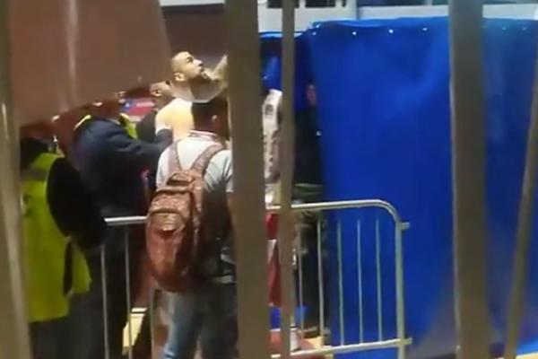 NAVIJAČ NAPAO ČOVIĆA, LAZIĆ SKOČIO U ZAŠTITU: Žestok sukob kapitena Zvezde sa Delijom!