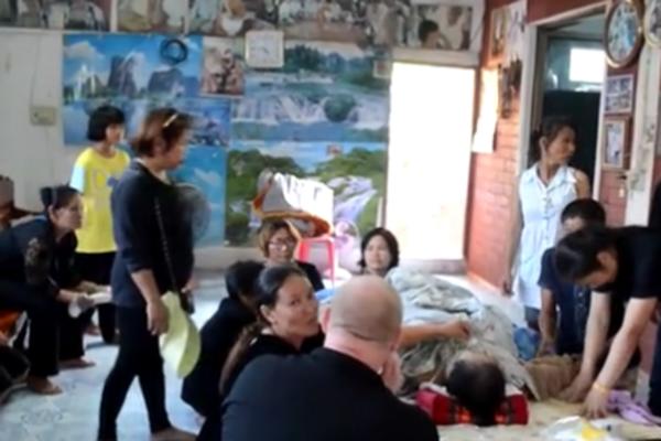 OŽIVELA NAKON TRI DANA U SANDUKU! Trebalo je da je KREMIRAJU, a onda je njen suprug video NEŠTO ČUDNO (VIDEO)