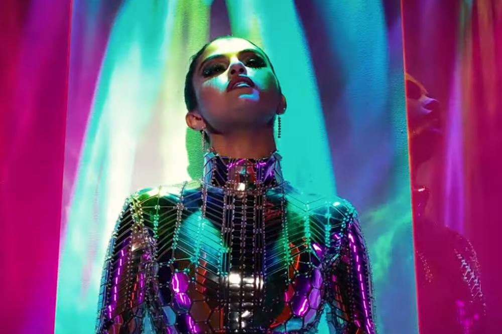 UBIĆU TE! SUPRUGA POZNATOG PEVAČA PRETI NJEGOVOJ BIVŠOJ: Suparnice zaratile na društvenim mrežama!