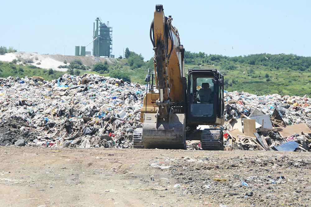 RADNIK PRONAŠAO MINU, TRENUTNO JE HAOS! U Kaluđericu hitno upućena kontradiverziona ekipa policije!