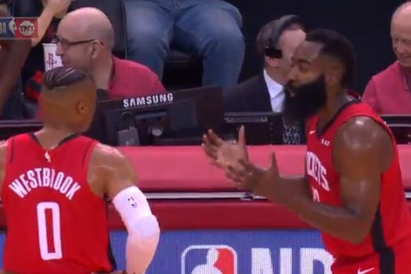 HARDEN I VESTBRUK SE VEĆ POSVAĐALI: Prva utakmica i odmah je puklo među njima i to nasred terena!