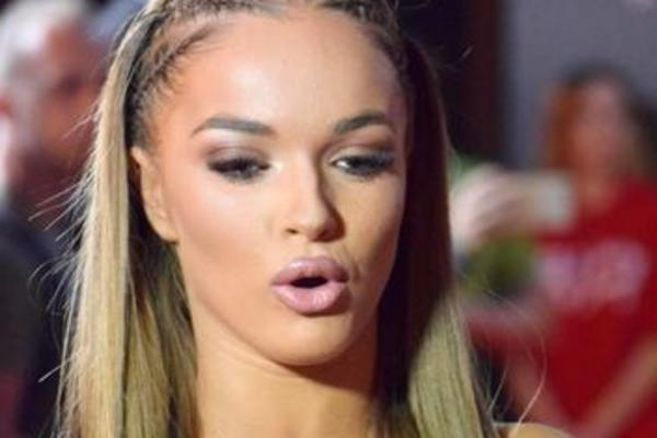 TEODORU DŽEHVEROVIĆ NA AERODROMU SKIDALI DO GAĆA: Carinicima bila SUMNJIVA, i to zbog onoga što SVI NOSIMO!