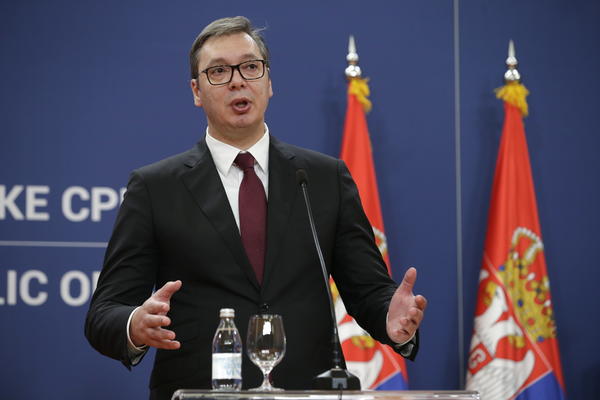 JAVIO SE VUČIĆ I REKAO SVE O DOKTORATU SINIŠE MALOG! Njegova REAKCIJA bila je baš OŠTRA