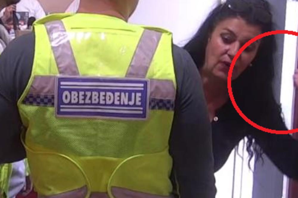 OBEZBEĐENJE NIJE MOGLO DA JE SAVLADA: Saška Karan STEGLA PESNICU I NAPALA Bojanića! Vukli je napolje, GURALI!