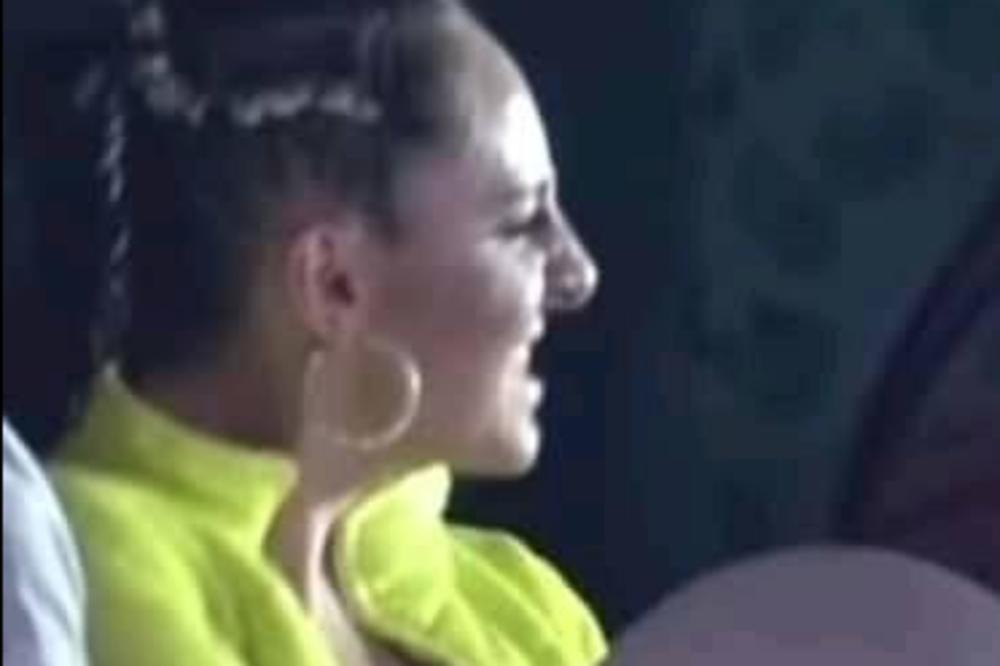 (FOTO) OVO JE PRAVA ISTINA: Kija skočila da zagrli Slobu PROTIV NJEGOVE VOLJE? On KRENUO KA LUNI? Šaptala mu na uvo