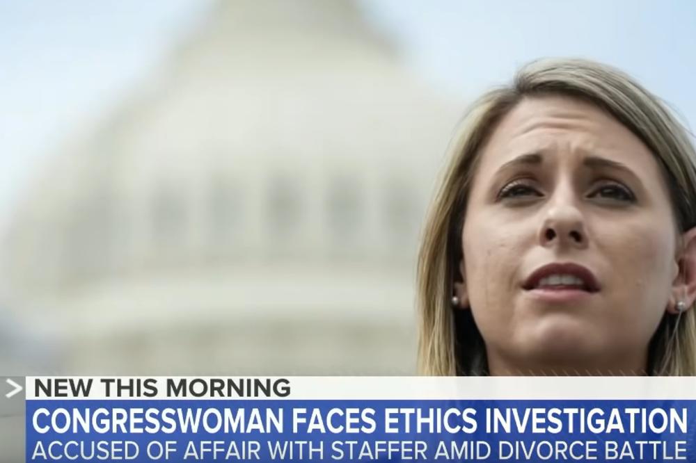 POSLANICA U LEZBEJSKOM SKANDALU: Objavljene NAGE FOTKE, ima NACISTIČKU TETOVAŽU! Razvodi se od muža! (FOTO)