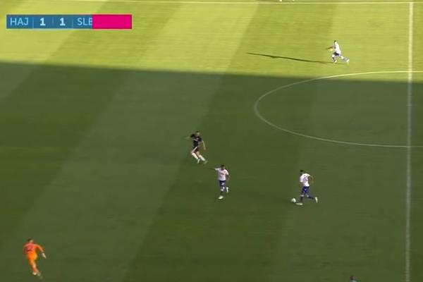 NEVIĐENA BLAMAŽA HRVATA: Počeli da slave nepostojeći gol, pa za 10 sekundi morali da vade loptu iz sopstvene mreže!