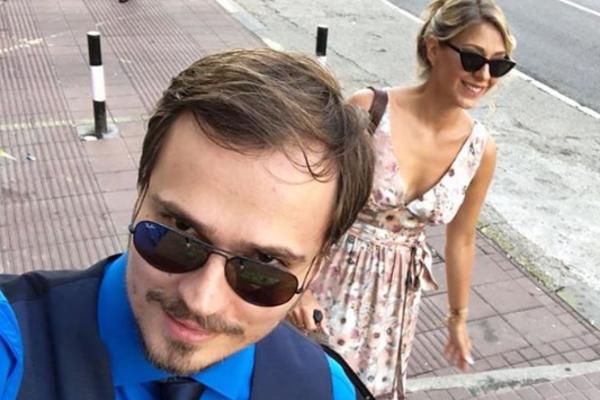 VODITELJKA SLAGALICE IMA FILMSKU LJUBAVNU PRIČU: Šetala je psa koji je pobegao, udario ga je AUTO I POJAVIO SE ON