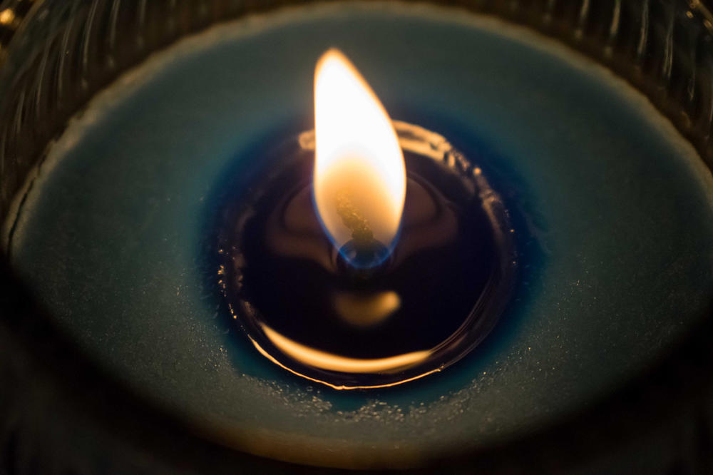 AKO IH KORISTITE, RAZMISLITE JOŠ JEDNOM! MIRIŠLJAVE SVEĆE uopšte nisu naivne za UPOTREBU! Ovo je OPASNO!