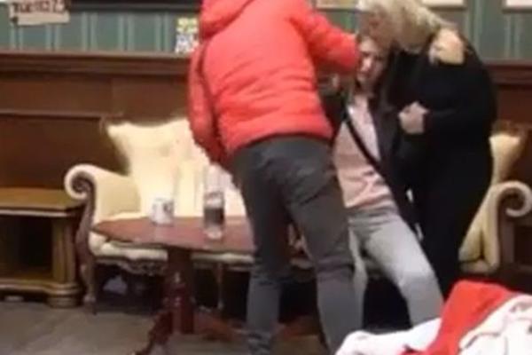 PANIKA U ZADRUZI! Onesvestila se Natalija, hitno je izveli sa imanja! (VIDEO)