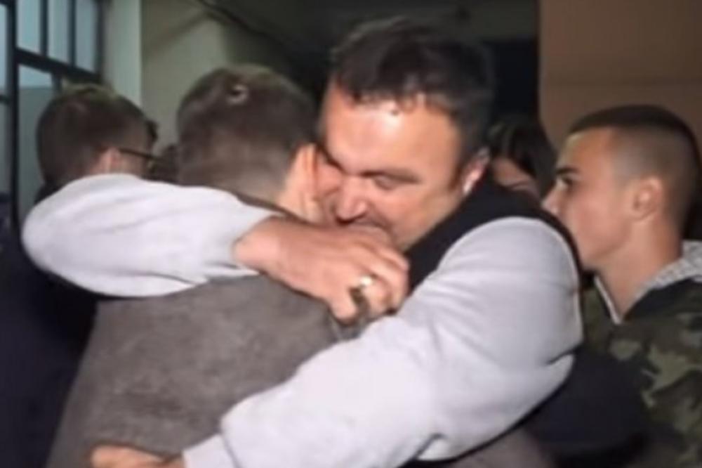 USNA MU JE OTEČENA I KRVAVA, BIO JE ZABEZEKNUT! Petar (13) je imao emotivni susret sa RODITELJIMA KOJI SU JECALI!
