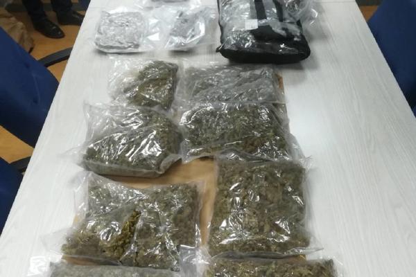 ZA 2 KILOGRAMA MARIHUANE, DO 10 GODINA ZATVORA! Od decembra OŠTRE KAZNE za sve koji budu UHVAĆENI