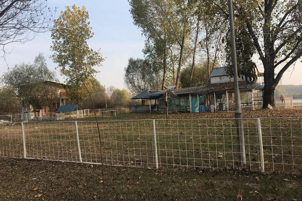 VLASNIK PRODAJE VIKENDICU NA OBALI DUNAVA ZA 6.000 EVRA, ALI IMA JEDNU OZBILJNU MANU: Ljudi zbunjeni oglasom (FOTO)