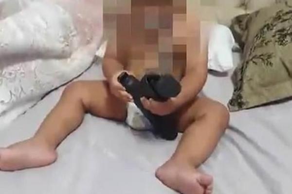 UHAPŠEN JE ZBOG POSEDOVANJA I PREPRODAJE ORUŽJA: Kad mu je POLICIJA pregledala MOBILNI, našli su UŽASAN SNIMAK!