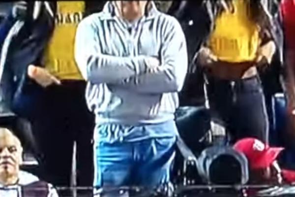 DVE LEPOTICE GOLIM POPRSJEM ZBUNILE IGRAČE PROTIVNIČKOG TIMA: Zadigle majice i oduševile muškarce širom sveta!