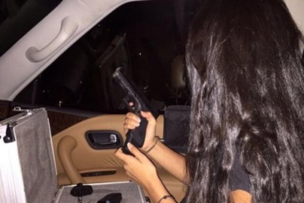 DO ZUBA NAORUŽANA HTELA DA PREĐE GRANICU U BMW-u! Granični POLICAJCI na RAČI ostali u ŠOKU kad su je VIDELI