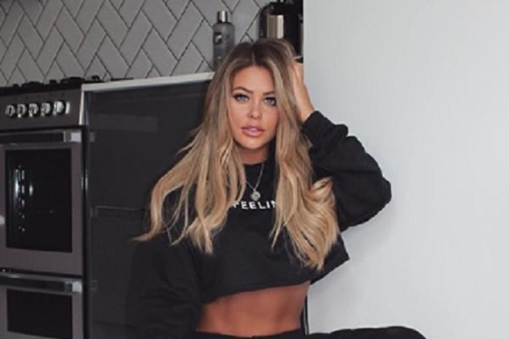 ĆERKA POLA GASKOJNA POKAZALA SVE: Sevnulo međunožje engleske lepotice - svi pričaju o jednom detalju!