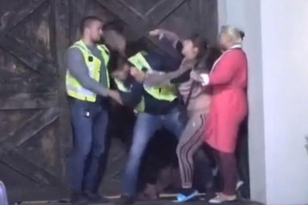 MILJANA SE POTUKLA SA OBEZBEĐENJEM, UDARILA U BETON I OSTALA NEPOMIČNO DA LEŽI: Veliki skandal u Zadruzi! (VIDEO)