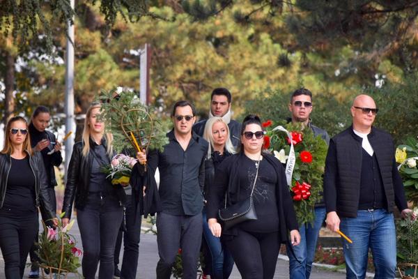 MIRNO SPAVAJ, MACI, DALEKO OD BOLA, PATNJE I ZLA: Draganin prijatelj na sahrani održao GOVOR od koga se srce steže
