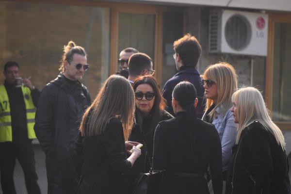 NAŠA ČUVENA VODITELJKA UZELA 10.000 EVRA: Sve se desilo tokom jedne NOĆI, otkrila se ISTINA