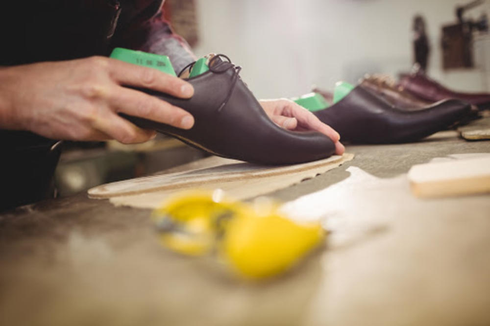 EVO KAKO DA OČISTITE PREVRNUTU KOŽU SA SAMO 2 SASTOJKA: Uštedećete VREME i NOVAC, CIPELE BUDU KAO NOVE